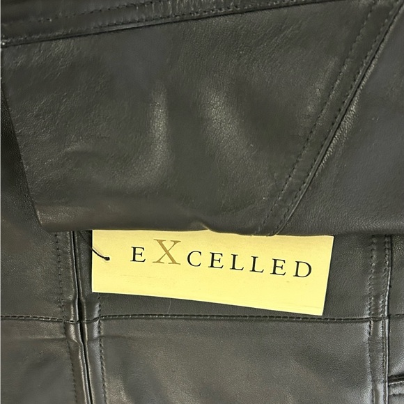 Excelled Women’s Leather Coat - Picture 4 of 8